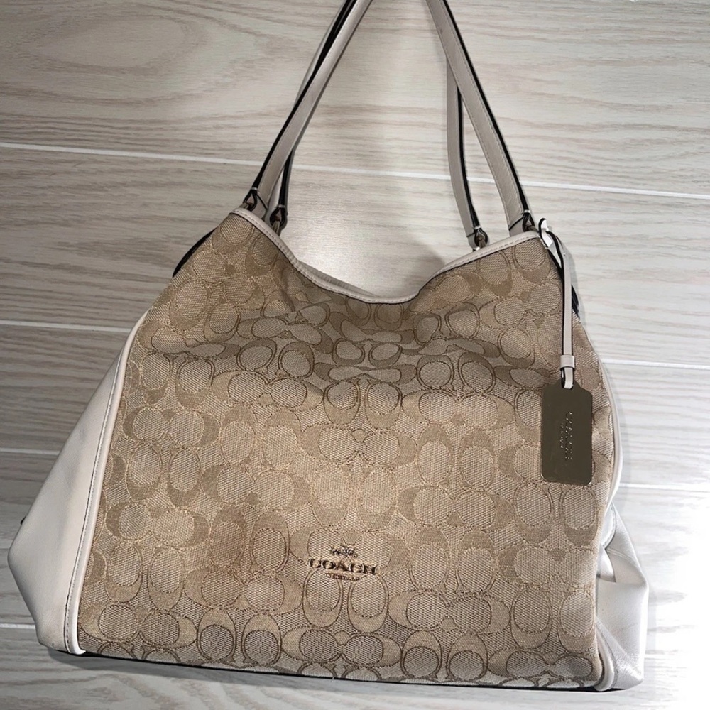 Medium Sized Coach Tan and White Vintage Leather Purse Kiss Lock